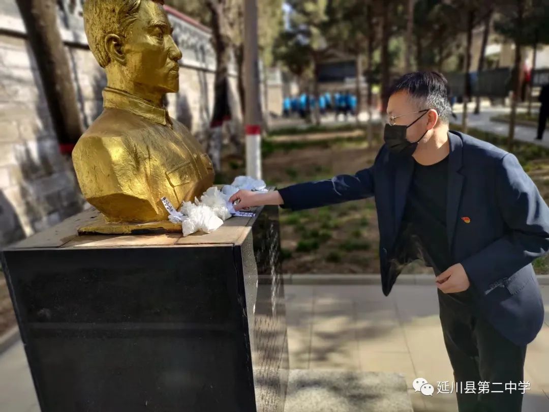 延川县第二中学清明节祭扫活动掠影(图37)