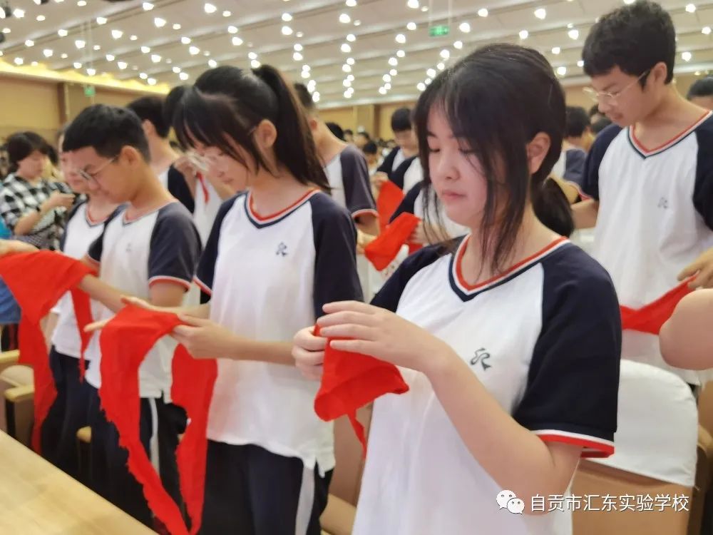 汇东实验学校举行庆祝建团100周年主题团日活动暨离队入团仪式
