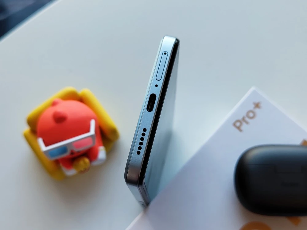 目前真香的一款LCD手机，它就是红米Note11T Pro+