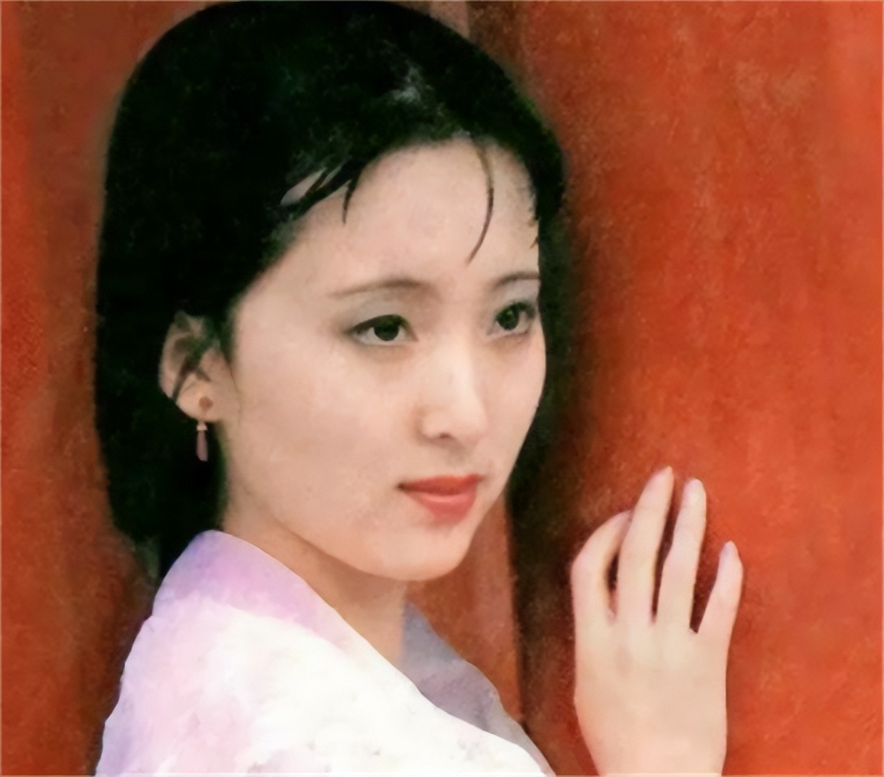 2007年，陈晓旭在完成最终心愿后病逝，去世时反复哭喊妈妈