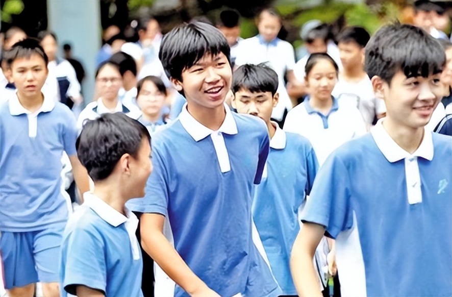 初二男生凭178cm的身高出圈,"标准身高表"出炉,你拖后腿了吗