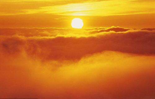 战胜内卷，拒绝躺平！高考作文参考范文《担大义，圆梦想》