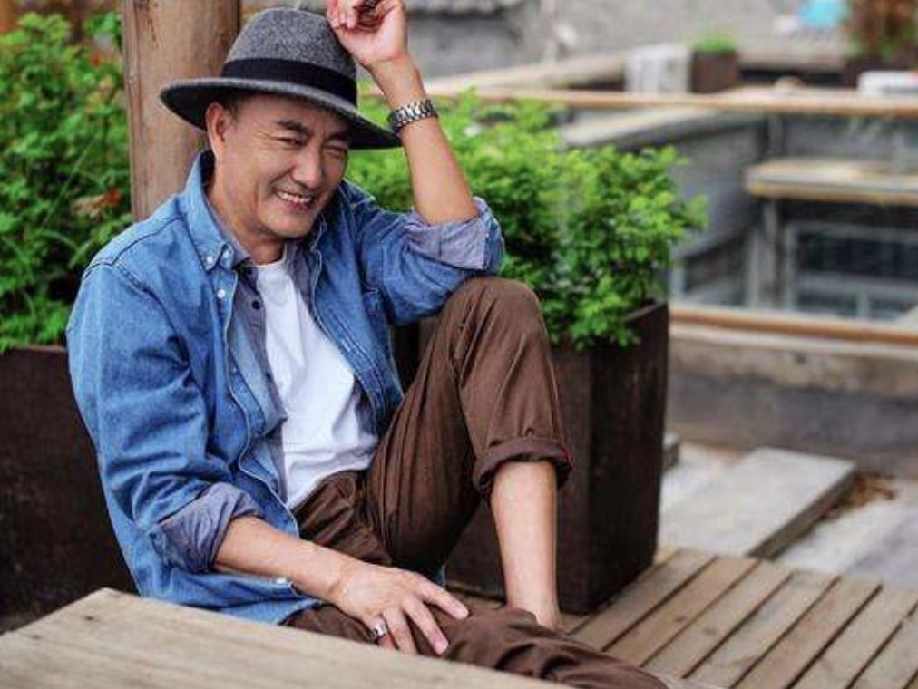 藏族演员多布杰：出道34年不开豪车不用助理，老戏骨的坚守和幸福