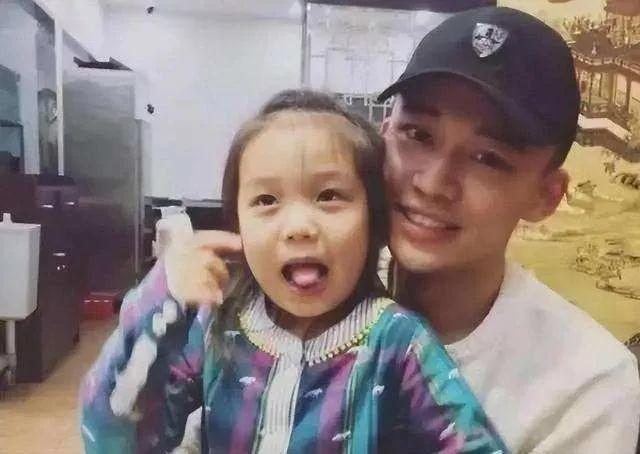 演员刘怡君：与儿子再婚。得到一个女儿后把她和儿子宠坏成公主