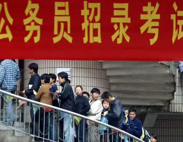 教育部下发好消息，少数大学生可直接成为公务员，不需要参加统考