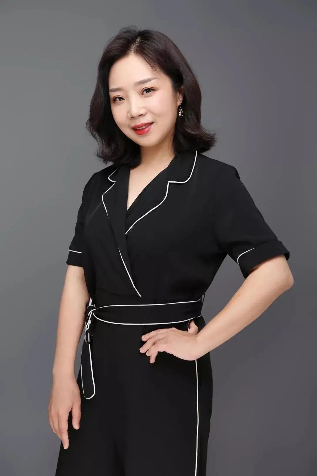 曾往钢琴里倒水的女孩，成了300个孩子的钢琴老师