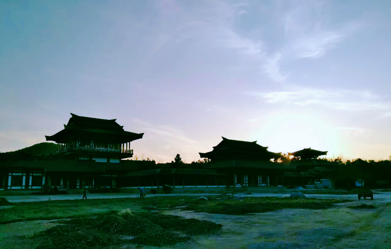 青島廢棄博物館，藏有巨鯨標(biāo)本和骨骼，被一個(gè)老人日夜守護(hù)著