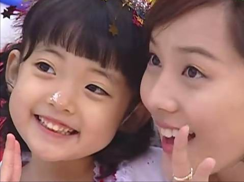 只有过两段感情,一段是因为抑郁症自杀的韩国男演员朴容夏,一段是和同