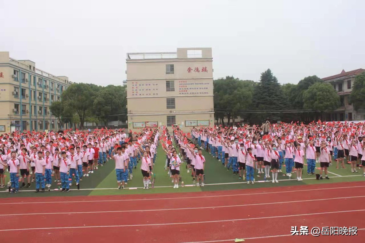 岳阳县荷花塘小学：童心飞扬 艺展风华(图1)