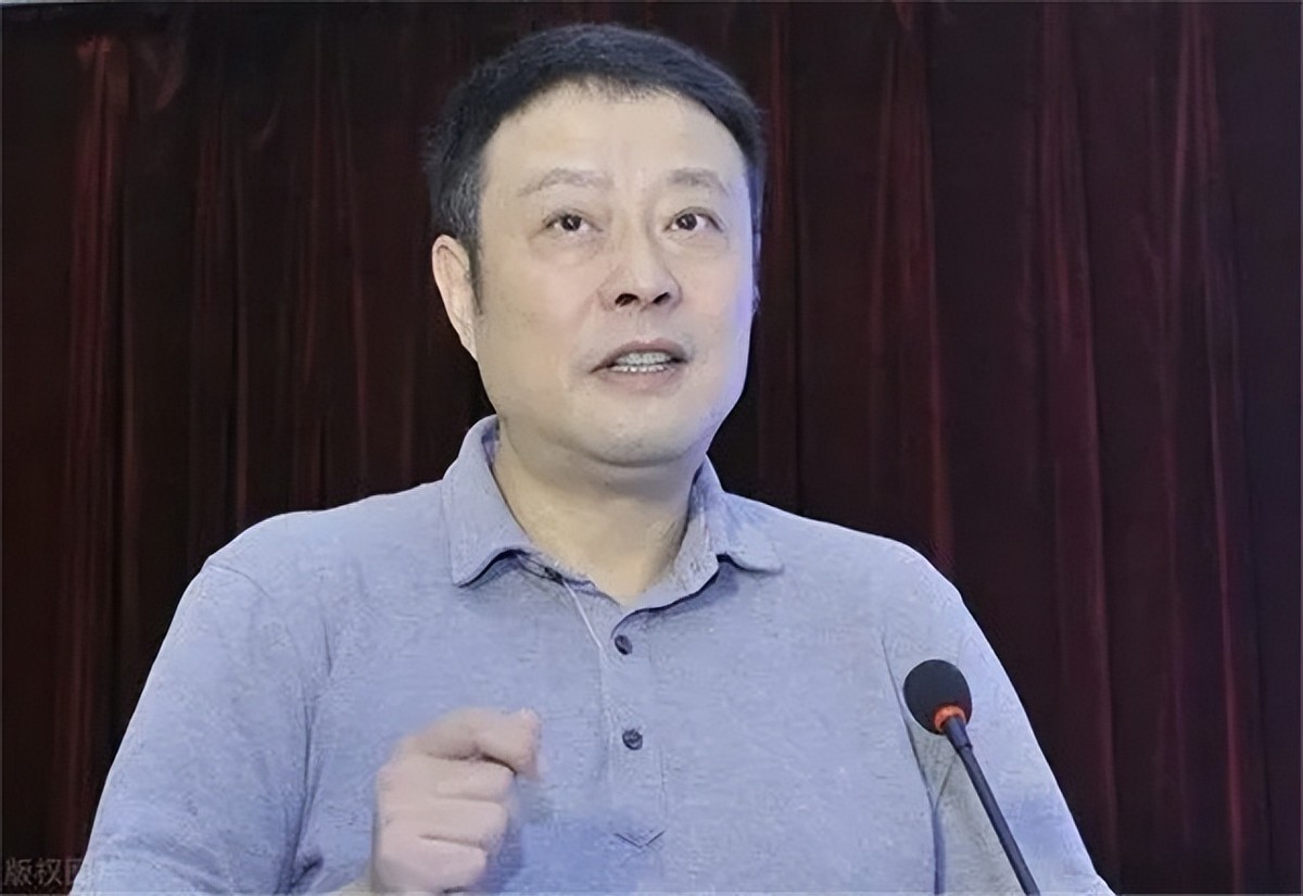 宋英杰妻子美丽能干，一双儿女呆萌可爱，一家四口羡煞旁人