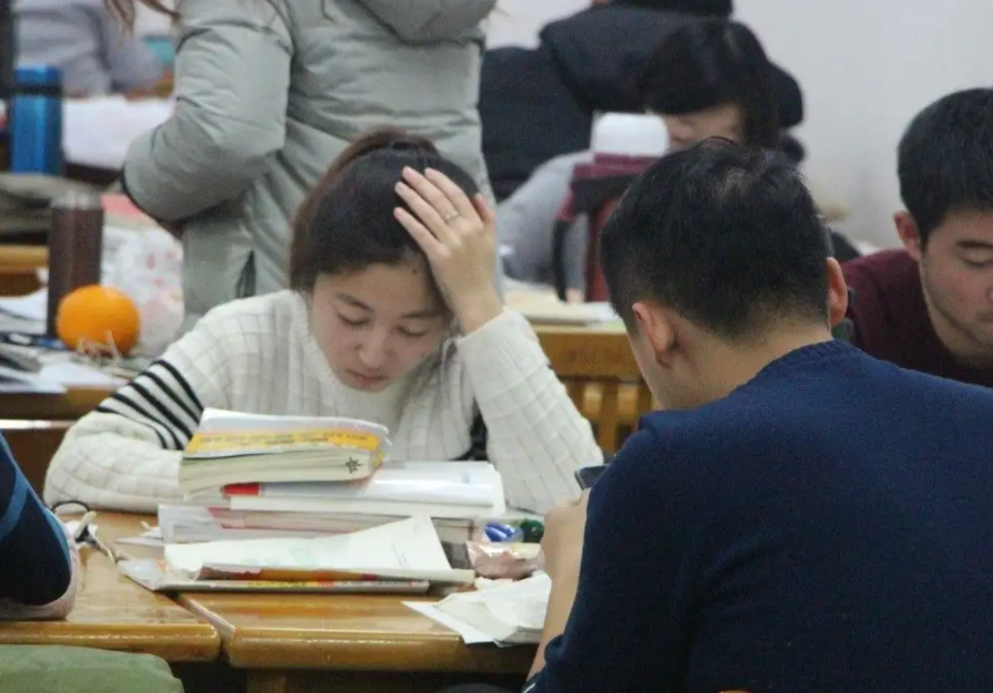 师范生成“倒霉蛋”？最难考学校前10名有7所师范，沦为考研炮灰