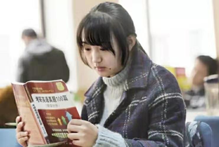 高考状元参加考研，却在复试中被刷，评论区充满着讽刺