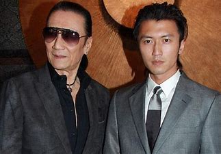 都说虎父无犬子，下面这四对明星父子你都认识吗？