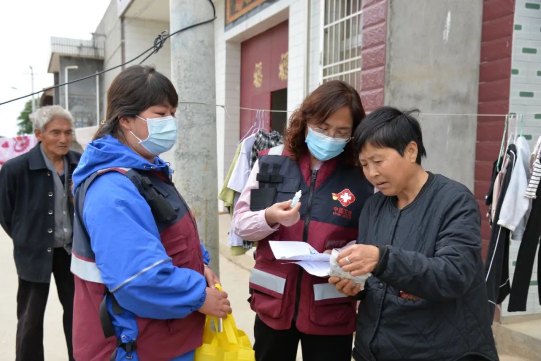 渭南市疾控中心开展水源性高碘危害防治宣传活动