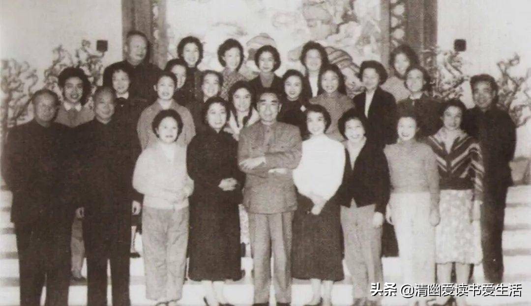 一生只与琴相伴，曲终孤身化蝶去