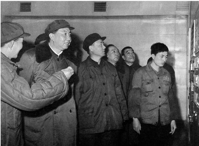 华国锋意外收到一封“意见信”，并回复：破除个人迷信请从我开始