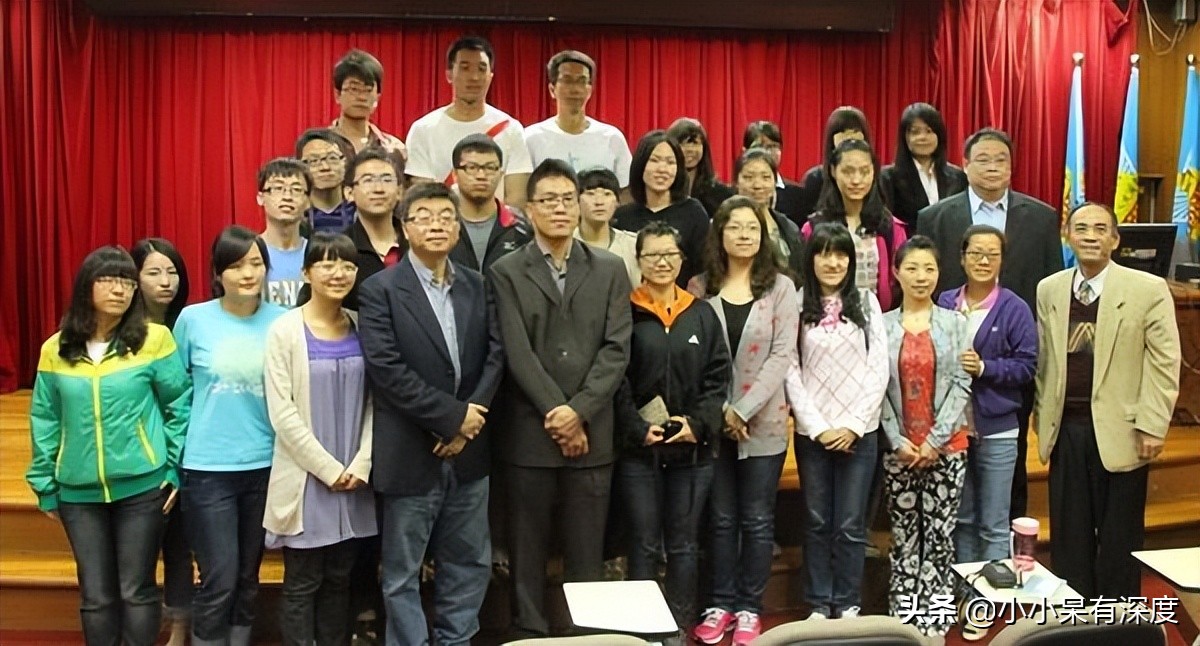 台湾邱毅教授，他铿锵有力地点评，在中国大陆圈粉无数，深受欢迎