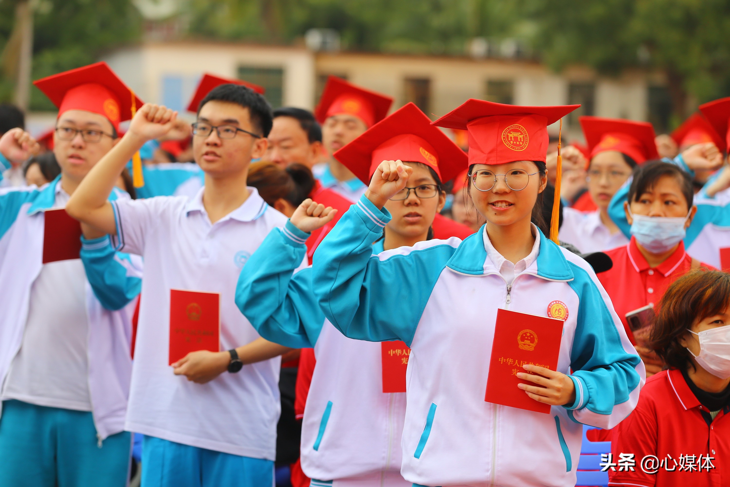 海南中学千名高三生在海口举行18岁成人礼(图4)