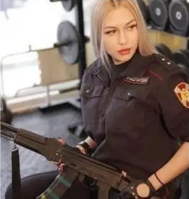 普京贴身美女保镖：5次救总统，8年零失误，为何却被他提前辞退？