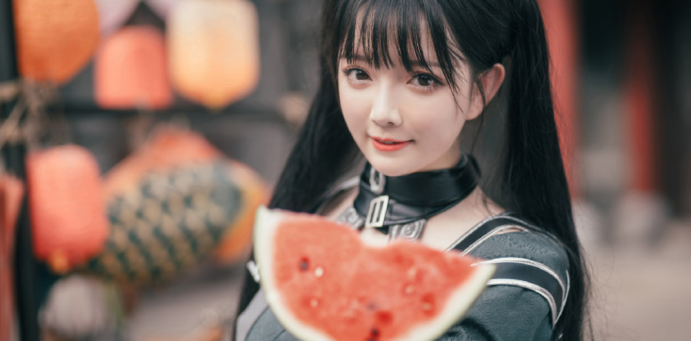 知名Coser王奕萌直播睡觉 五万人在线看-哪边嗨