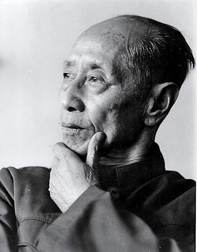 1930年，考生数学交白卷作文写28字，院长看后十分激动：破格录取