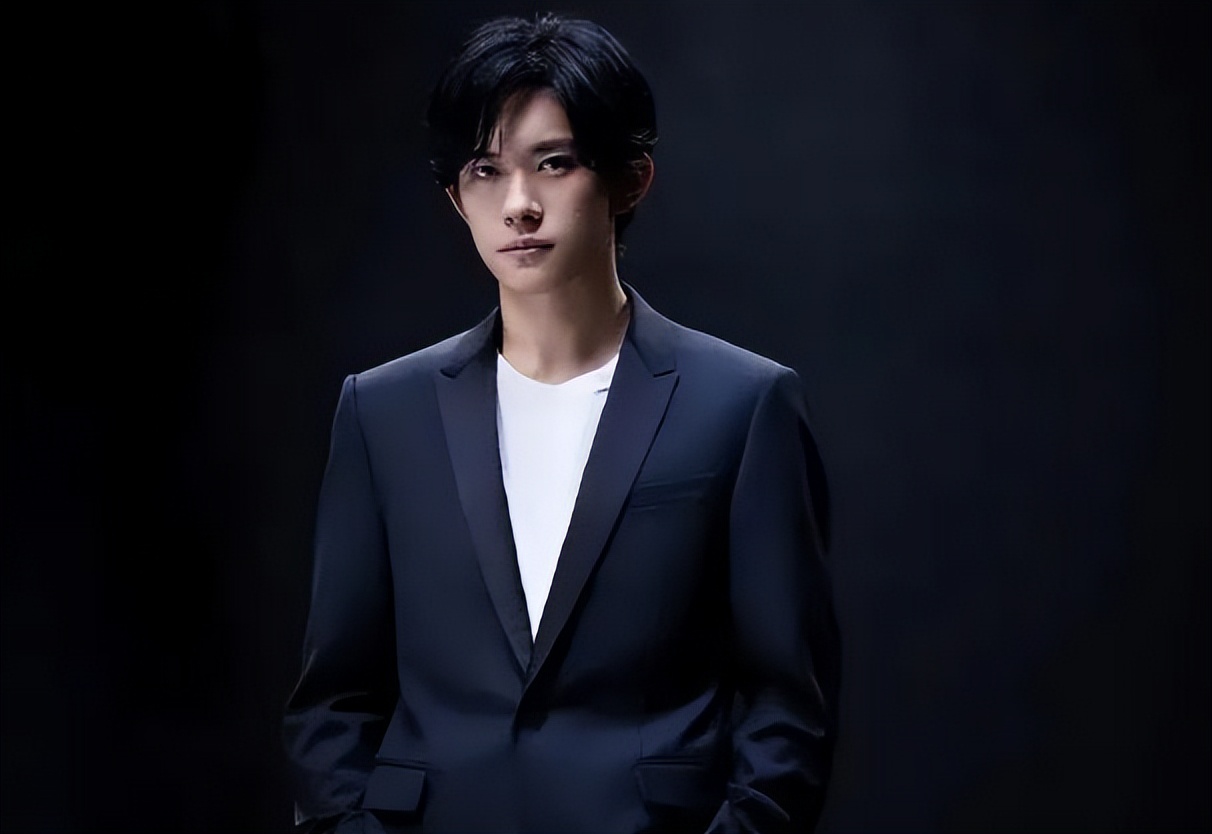 明星考编不用笔试？易烊千玺考编成功，被曝无笔试流程引发争议