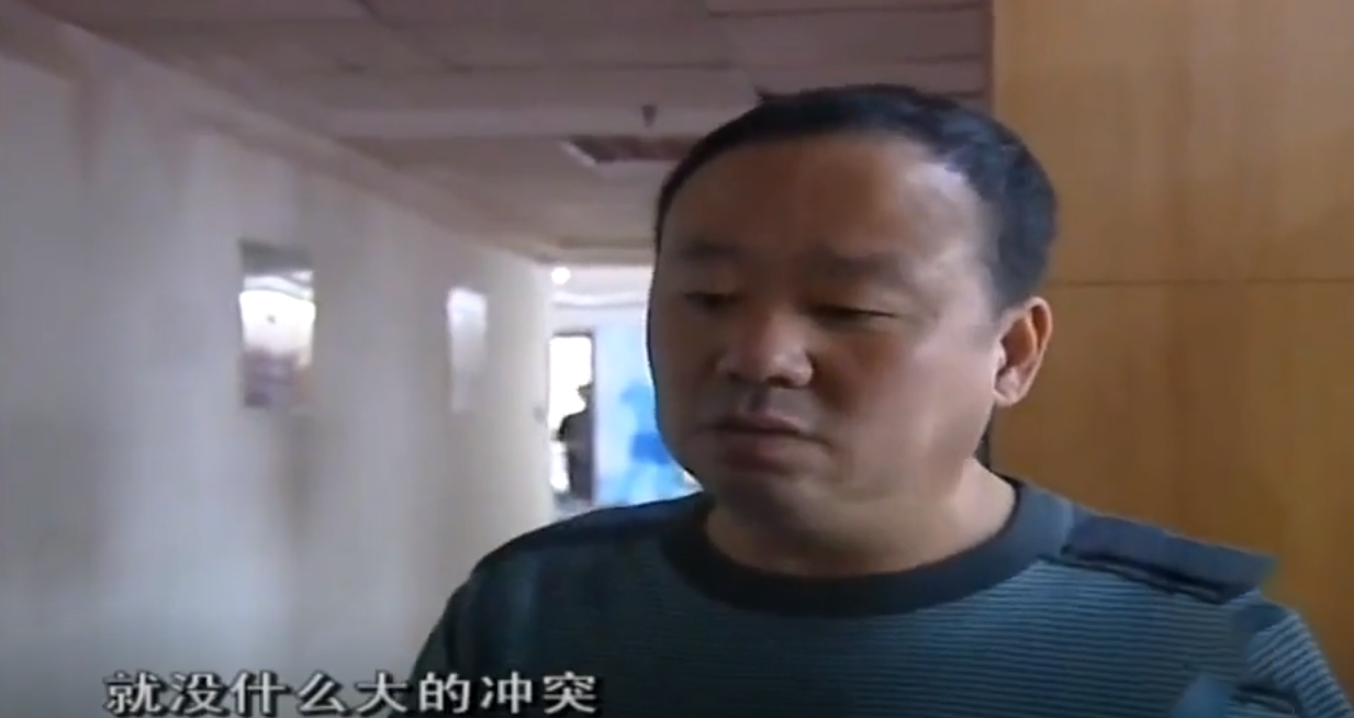 2011年高三学生与富二代发生摩擦，被砍身亡，对方母亲：我有钱
