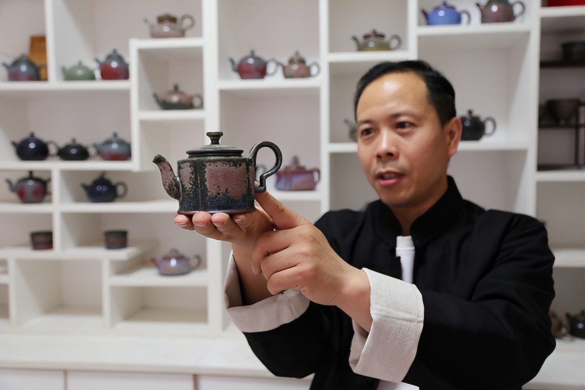 “垕”继有人——茶钧大师李自伟：一壶一世界 方寸显匠心