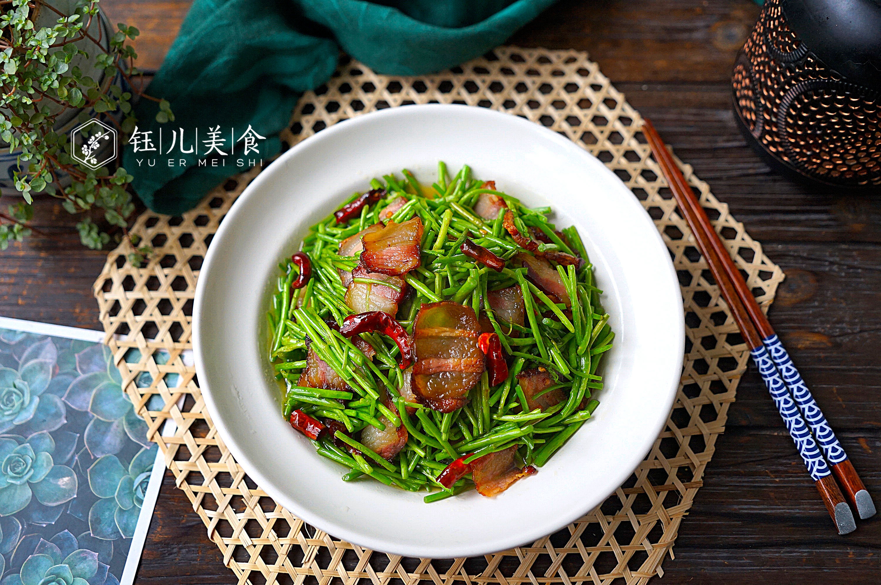 藜蒿怎么做好吃又简单那一碗令人神往的藜蒿炒腊肉