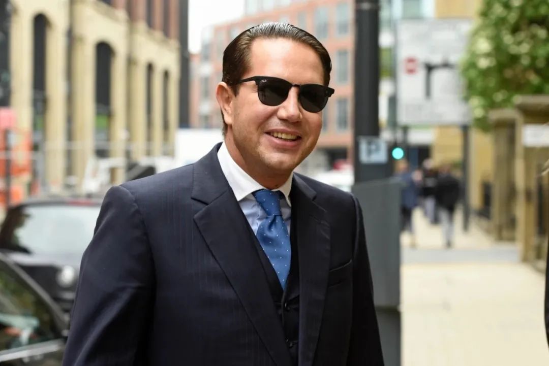 甩掉家暴老公，她带着十几亿身家嫁平民了