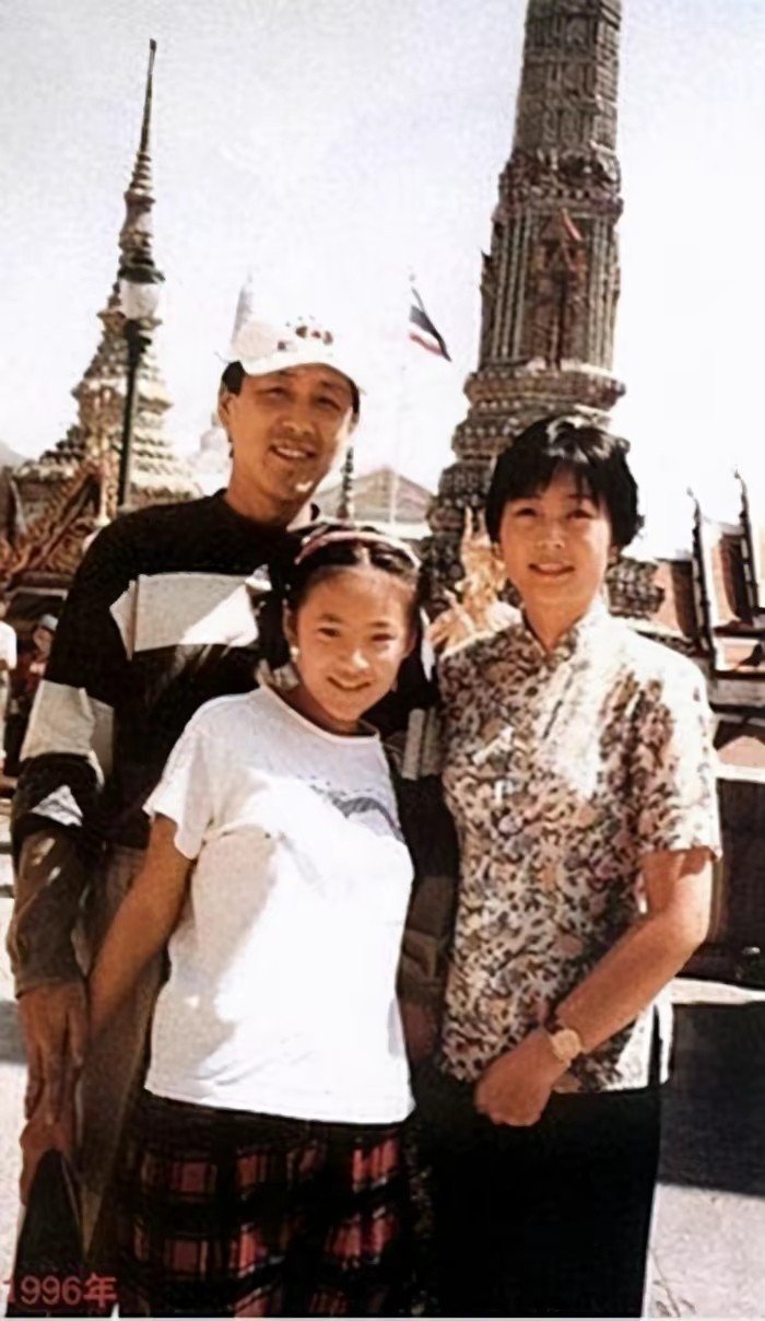 陈道明：娶央视主持人恩爱40年，和妻子互相成就，女儿是他的骄傲