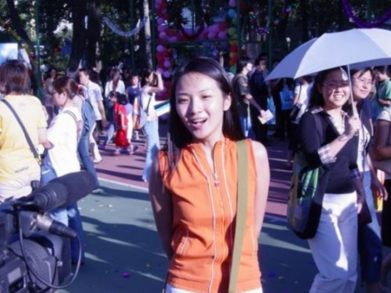 管彤：26岁进央视，41岁结婚，42岁当高龄产妇，今51岁被宠成公主