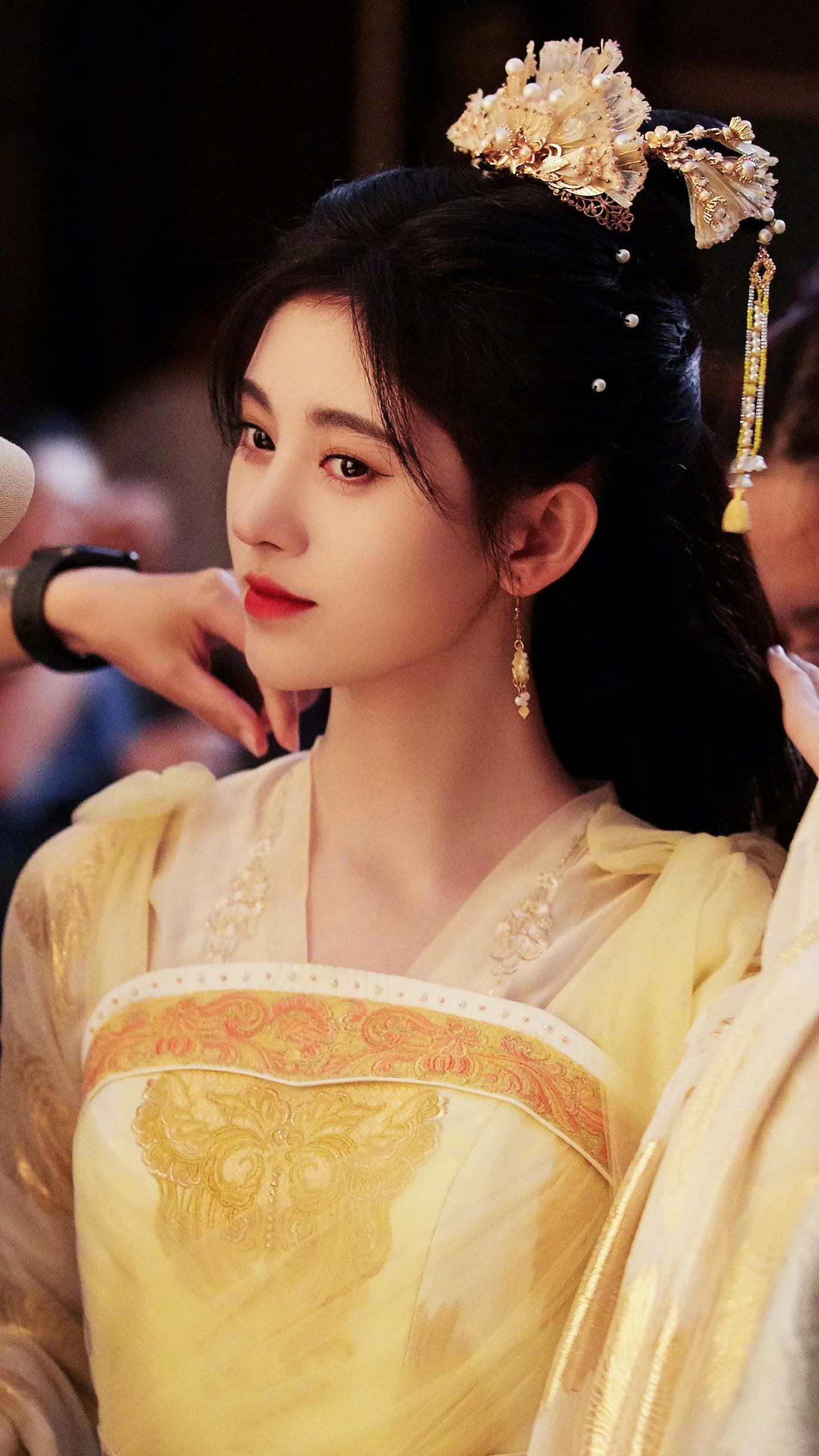 精美图集｜鞠婧祎造型大赏