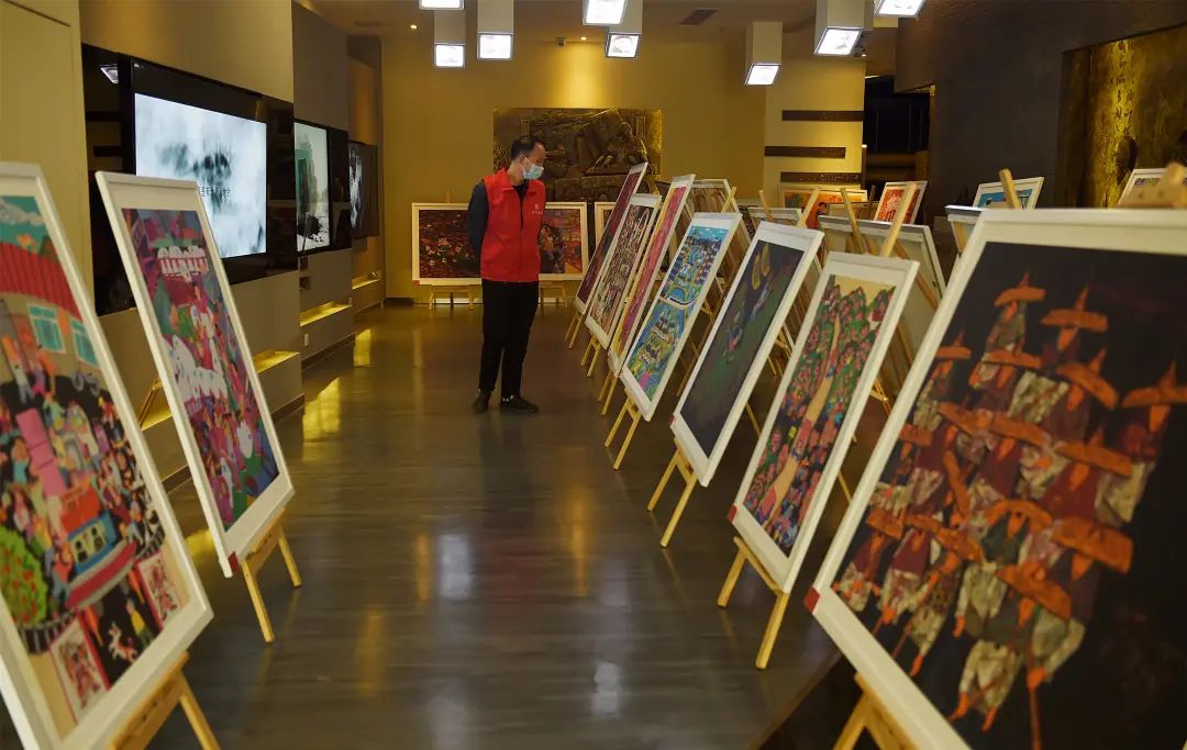 “新生活 新风尚 新年画”美术作品展走进沙坪坝