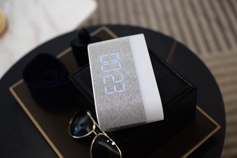 床头有它就够了 VFZ无线充.闹钟.小夜灯