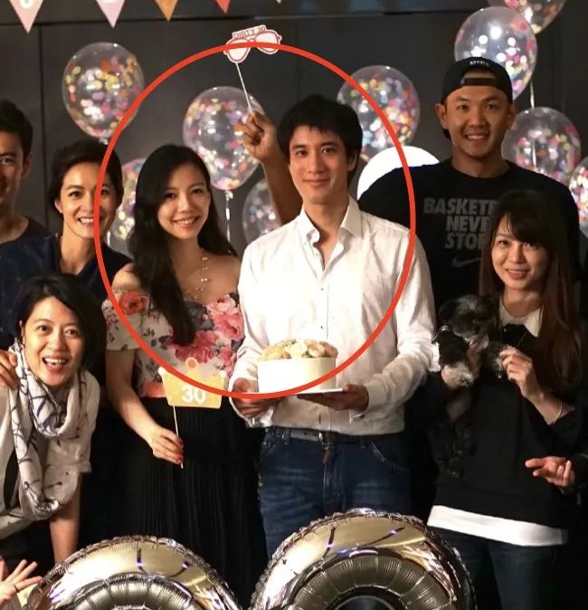 王力宏现身北京机场，心情似乎不受影响，周杰伦连夜取关撇清关系