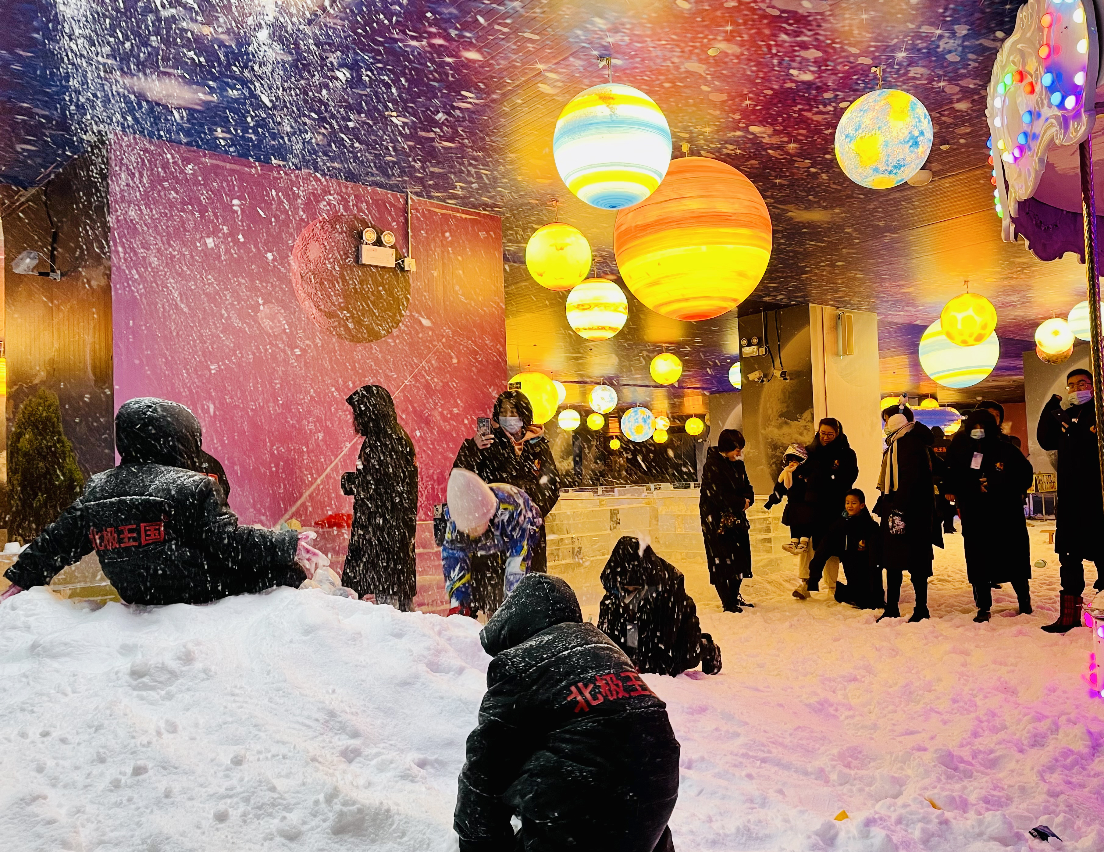 云泰商业首次引入冰雪项目 抢滩冰雪运动新潮流