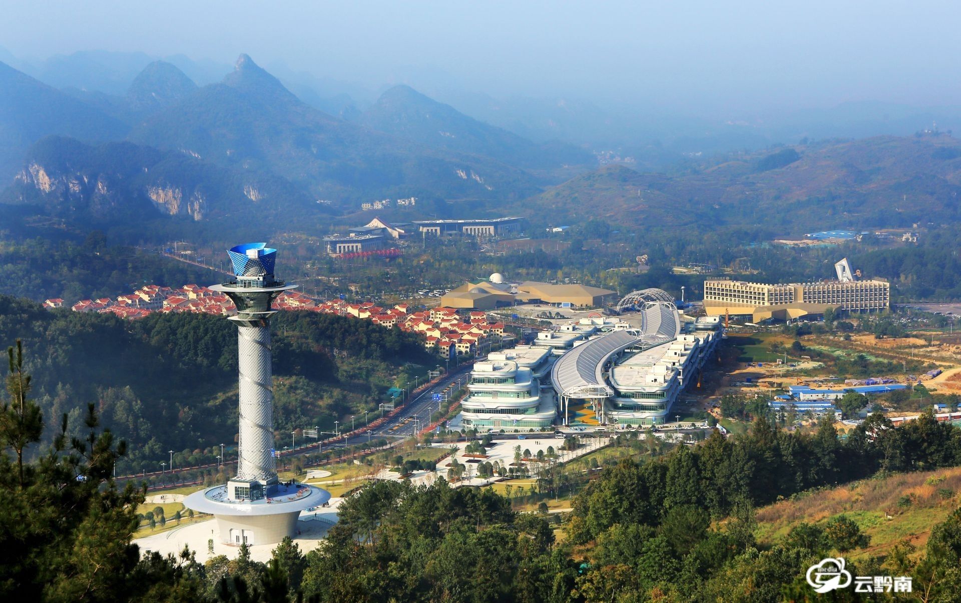 平塘克度镇天文小镇一角(图源:平塘县融媒体中心)今年以来,全州上下