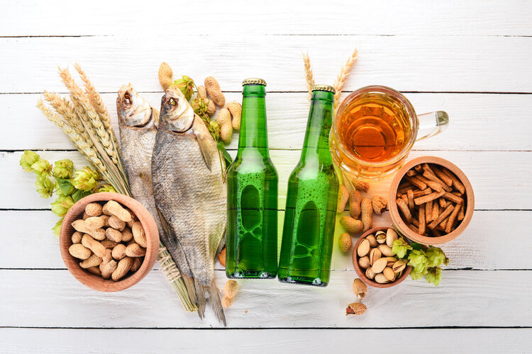喝酒搭配花生米，伤身还致癌？这3种食物尽量不要做“下酒菜”