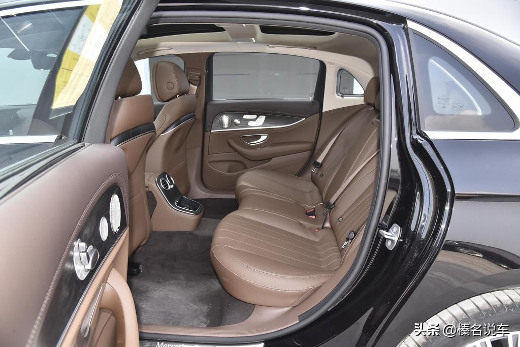 奔驰e300l豪华型评测—2.0t发动机加速6.3s,内饰是它的强项