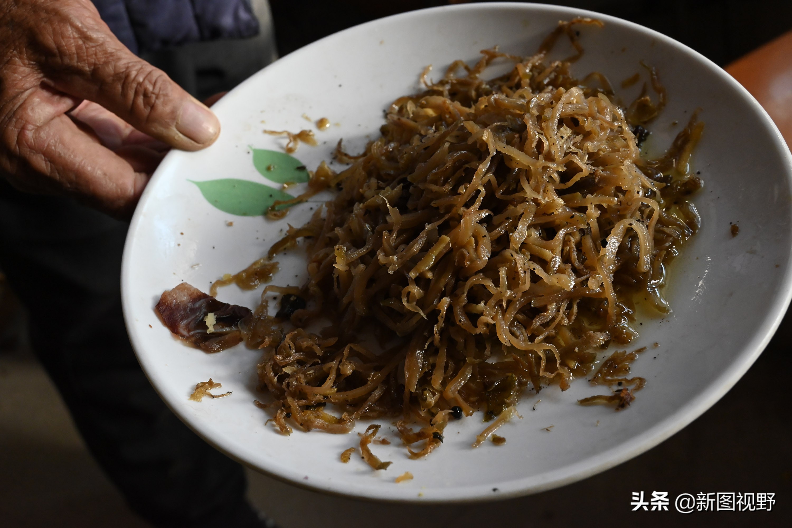 104岁长寿老人，吃饭就1个咸菜，几十年不换花样，看她喜欢吃啥