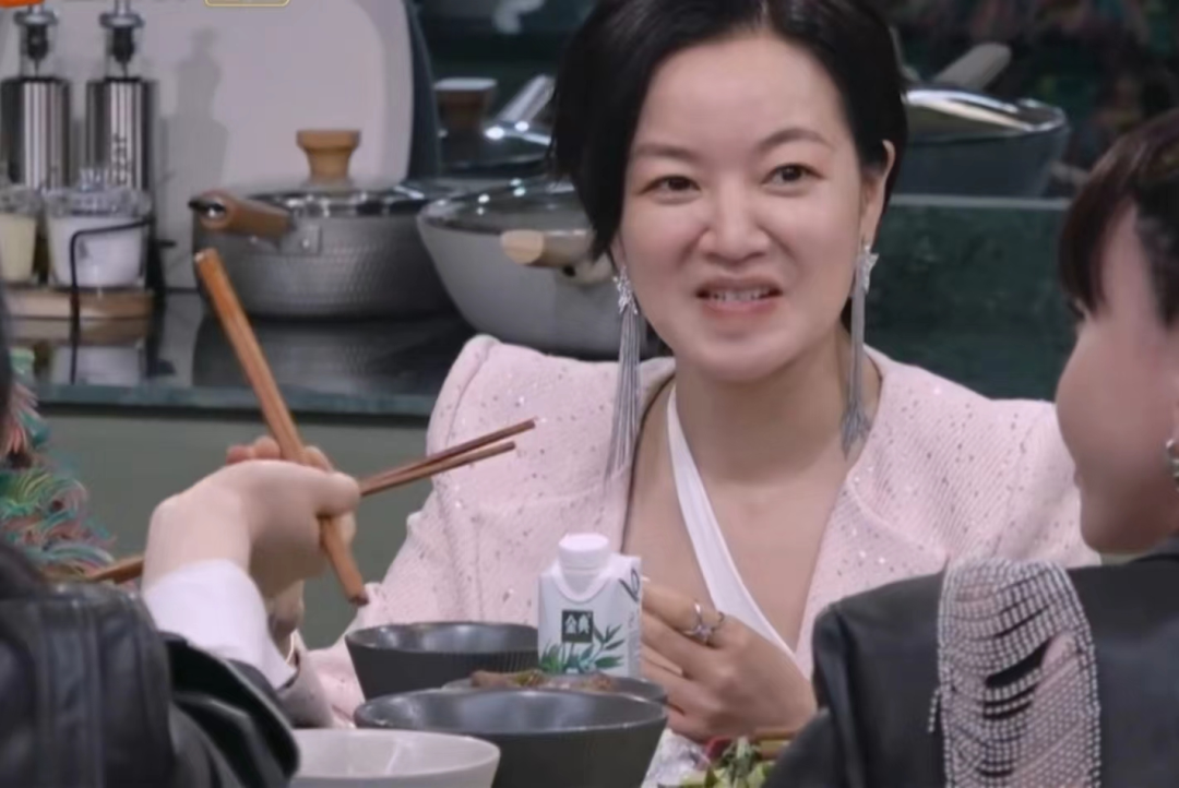 《浪姐3》名场面来了！张天爱被问年龄显尴尬，那英自曝没整容