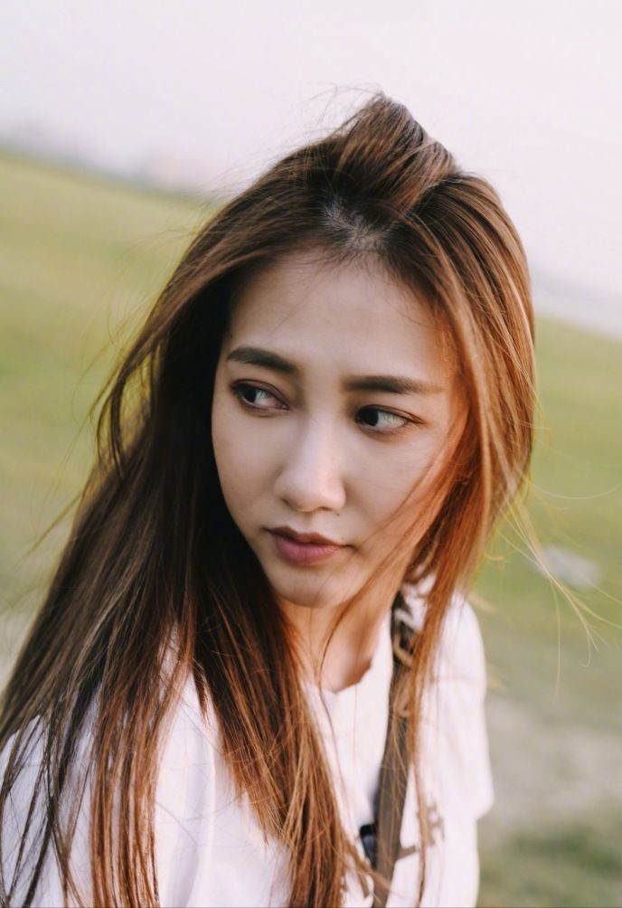 有一种“情商洼地”叫做弦子，19岁出道歌比人红，不会说话是硬伤