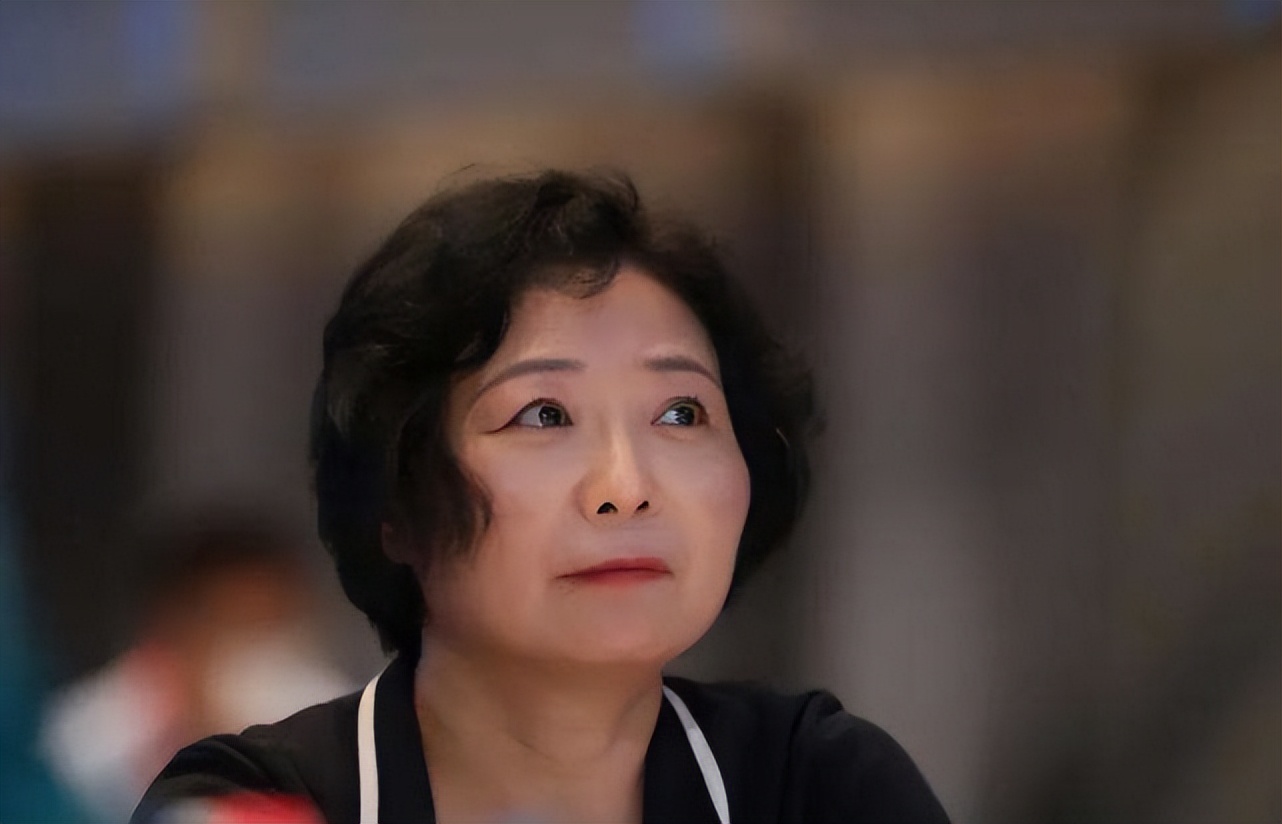 中国最有钱的女房东，一月收租2个亿，分前夫200亿，给女儿500亿