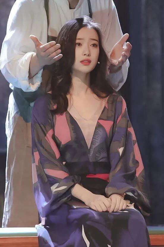 当红明星的民国造型，你更喜欢哪一位呢？