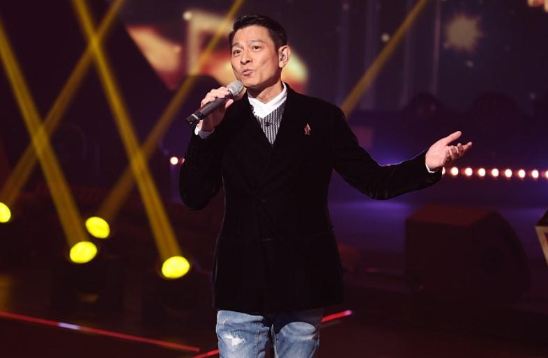 刘德华献唱金曲奖，郑欣宜获女歌手大奖，郭晶晶和霍启刚携手出席