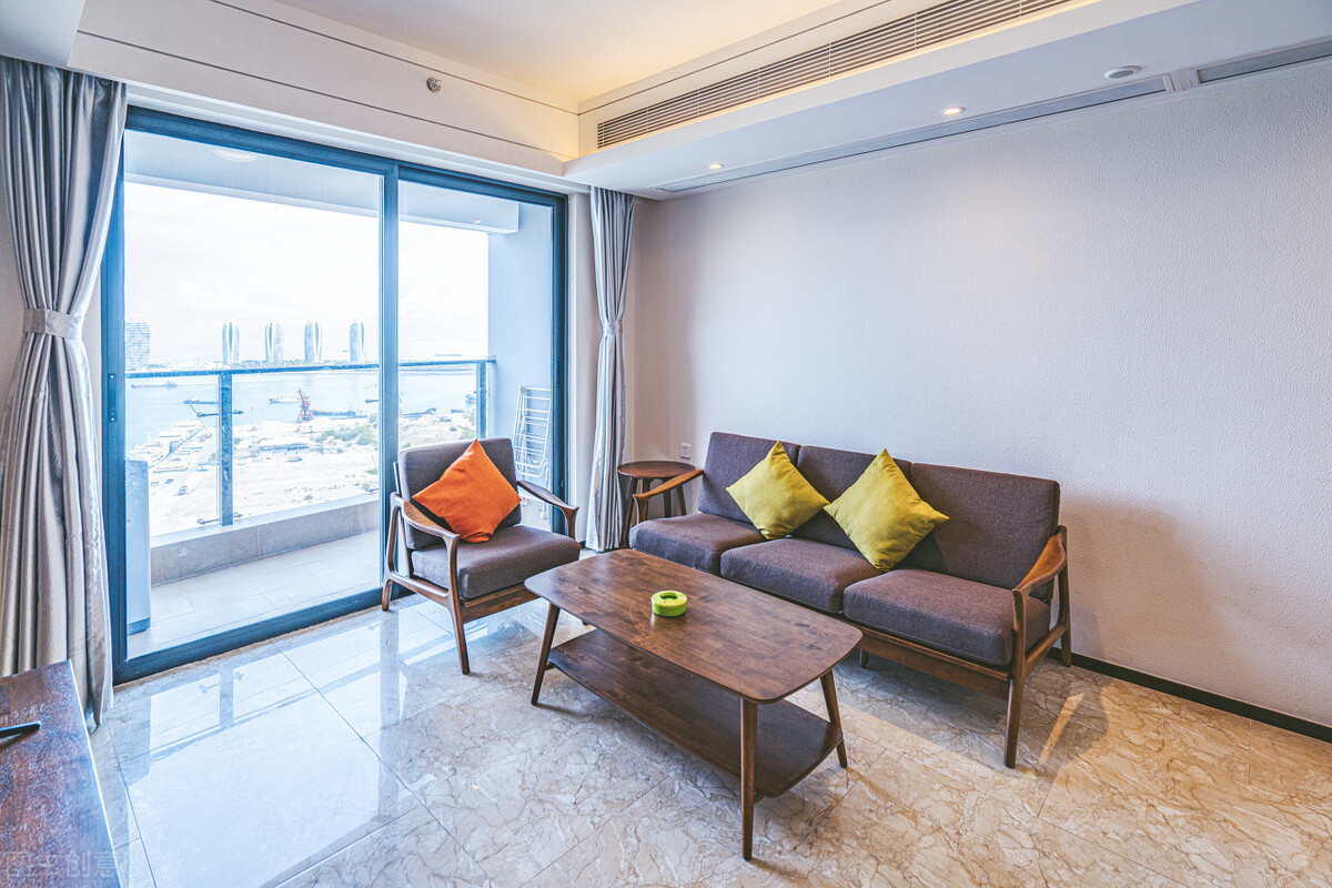 他装修婚房，前妻来叫孩子到她家住，他担心前妻知道自己结婚的事