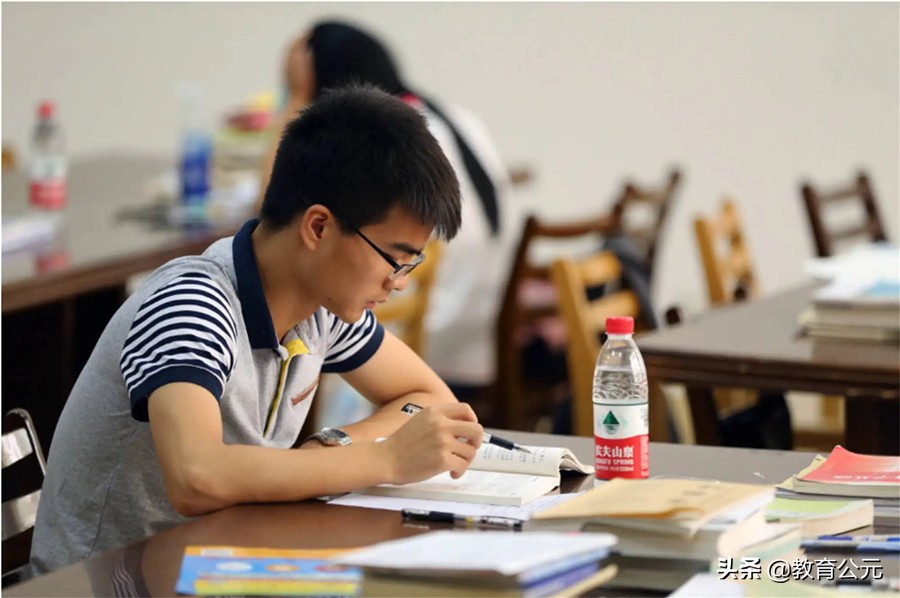 本科生与研究生差距有多大？大数据告诉你真相，网友：现实很残酷