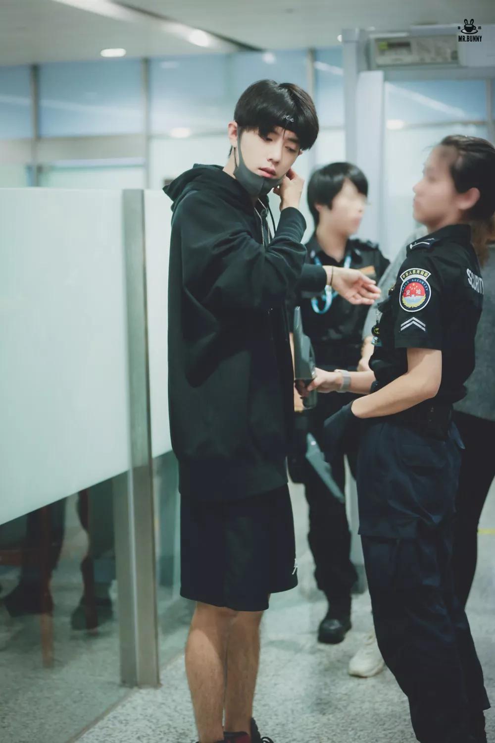 考古肖战:2018年9月—12月机场时间线汇总,今天请叫我收图狂魔