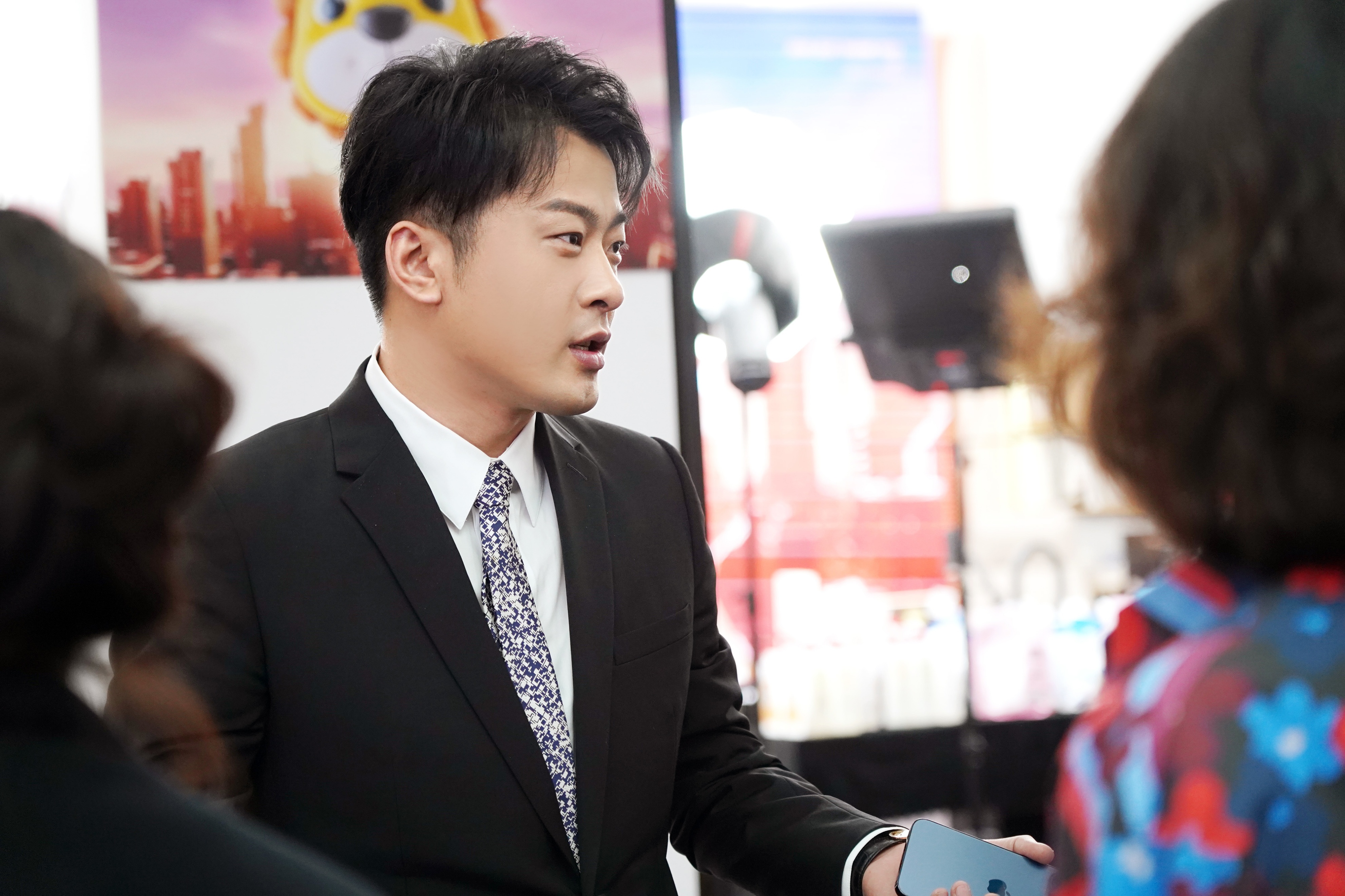 辛巴以定制化供应链树立行业标杆，青神：生态美景入画来